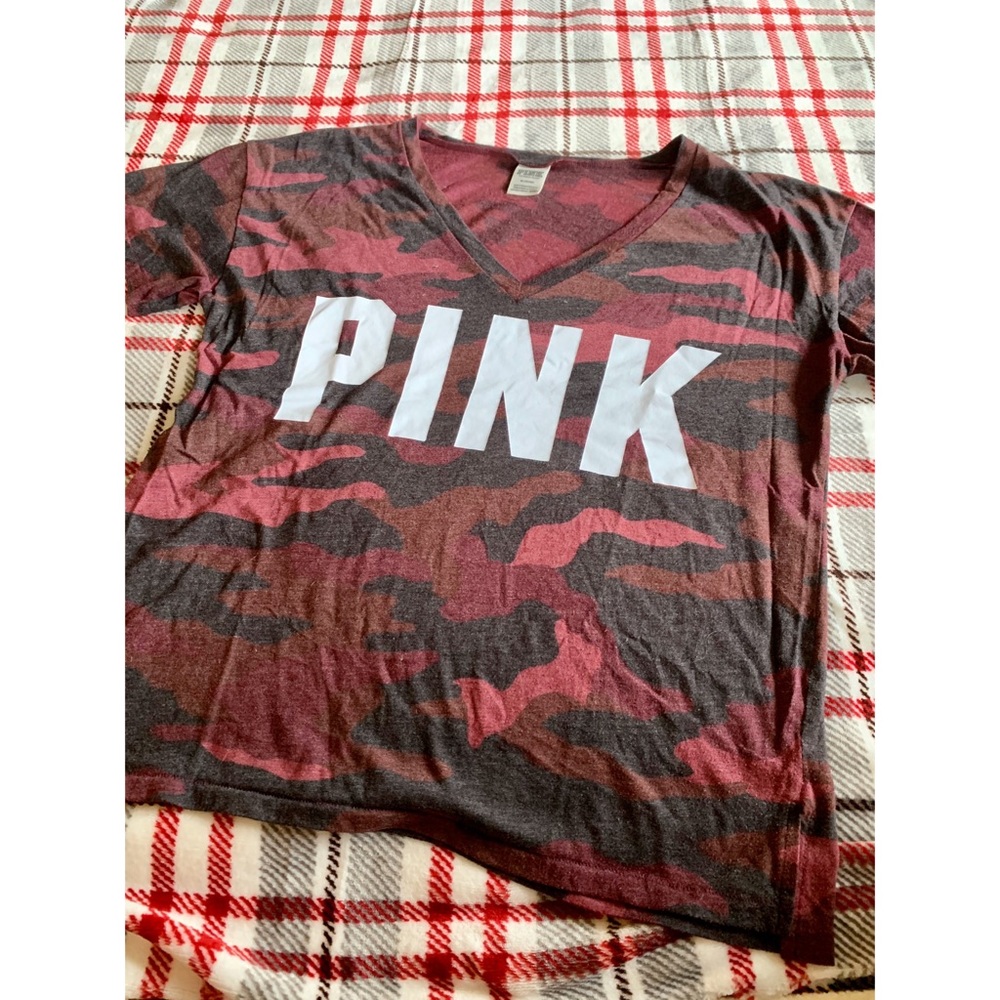 🎉 Victoria’s Secret PINK Camouflage Tee🎉
